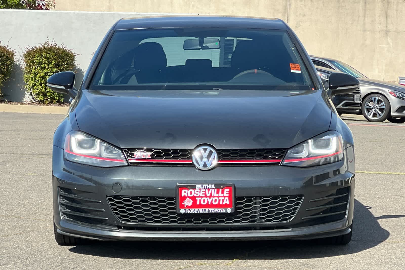 Thumbnail: 2017 Volkswagen Golf - 10
