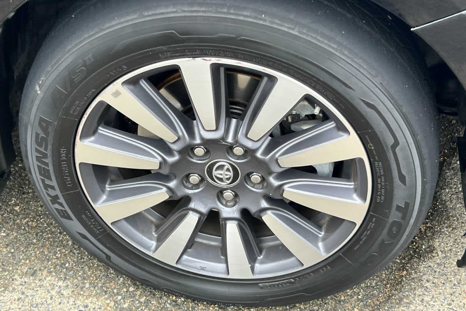 Thumbnail: 2019 Toyota Sienna - 12