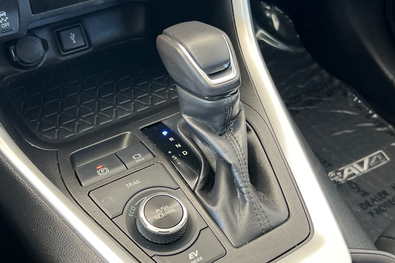 Thumbnail: 2022 Toyota RAV4 - 23