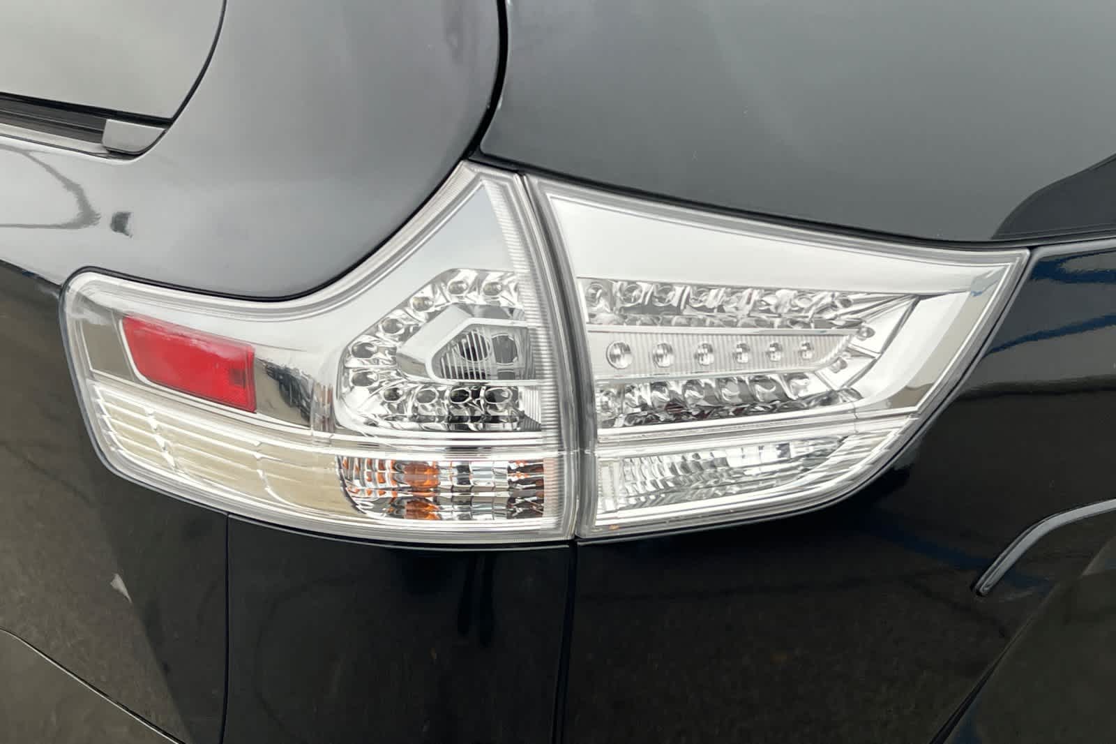 Thumbnail: 2015 Toyota Sienna - 15