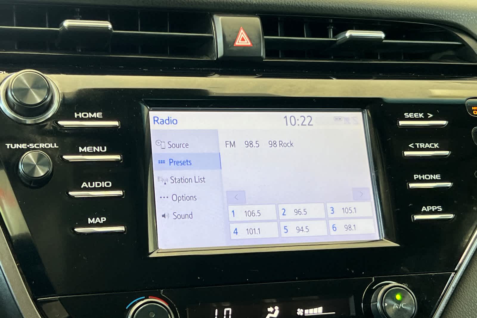 Thumbnail: 2019 Toyota Camry - 18