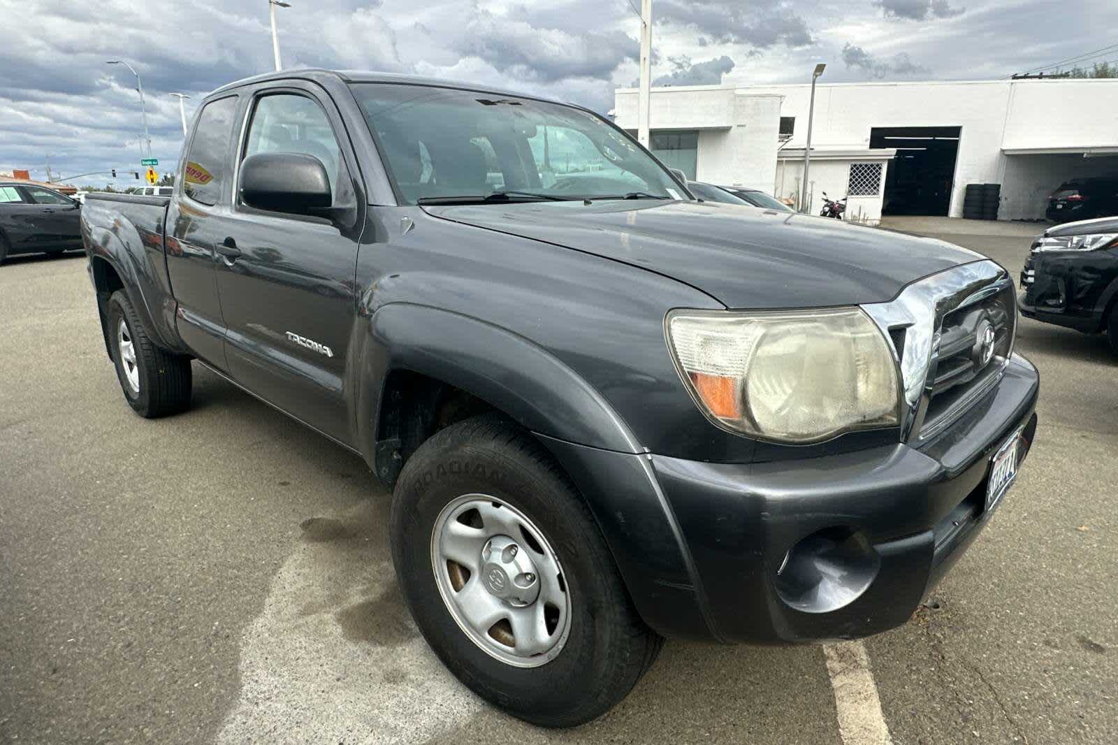 Thumbnail: 2009 Toyota Tacoma - 3