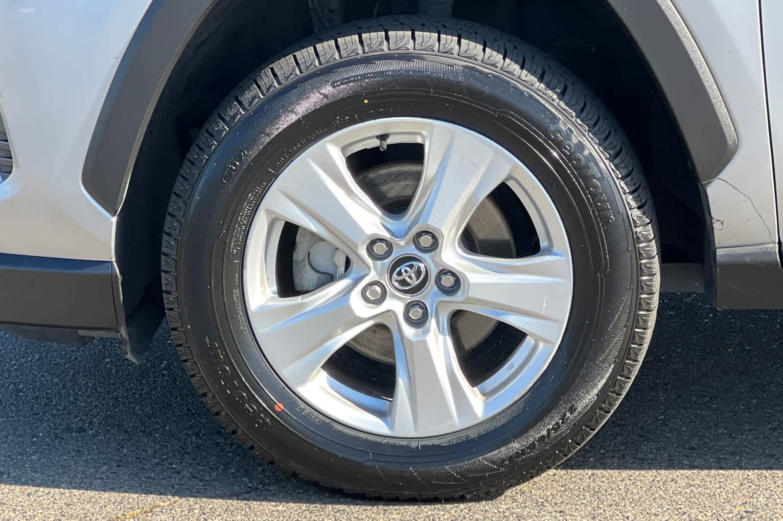 Thumbnail: 2021 Toyota RAV4 - 31