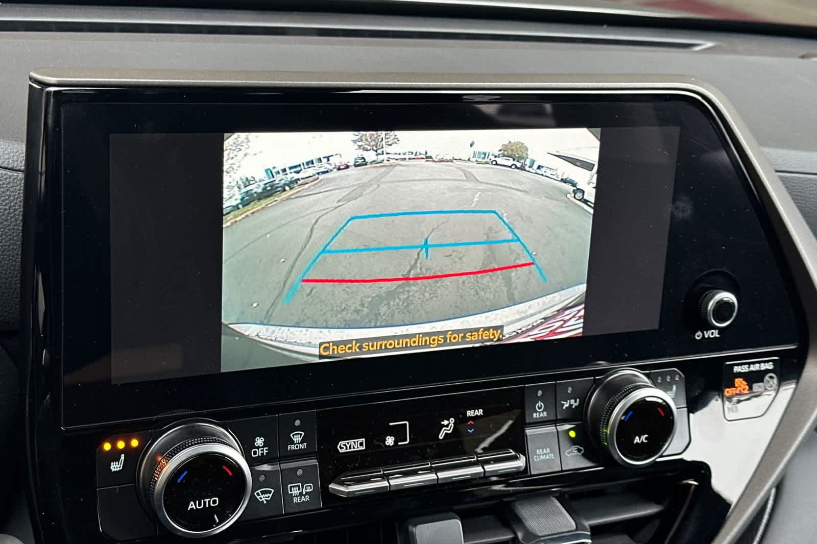 Thumbnail: 2026 Toyota Highlander - 22