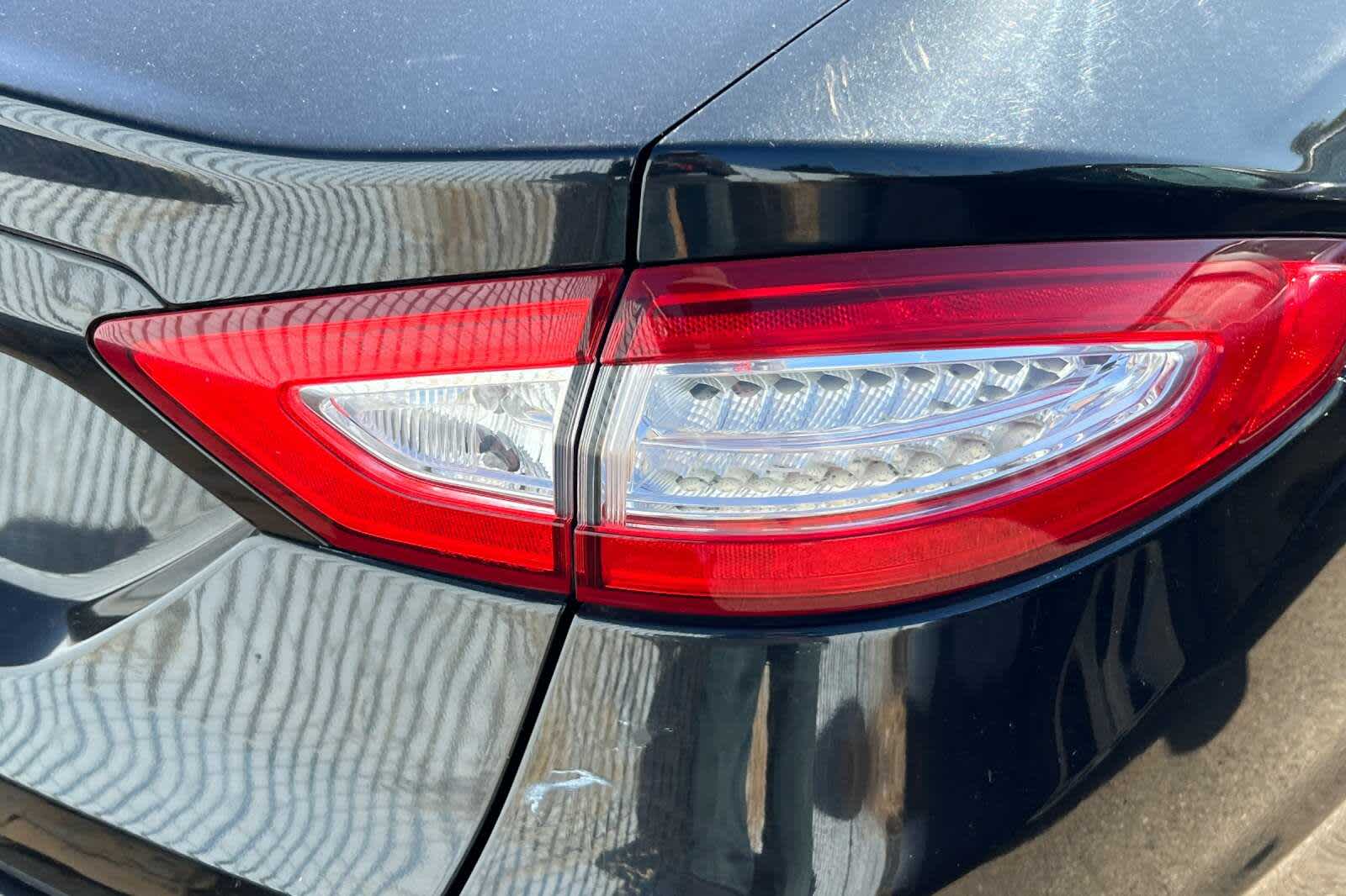 2015 Ford Fusion S 17