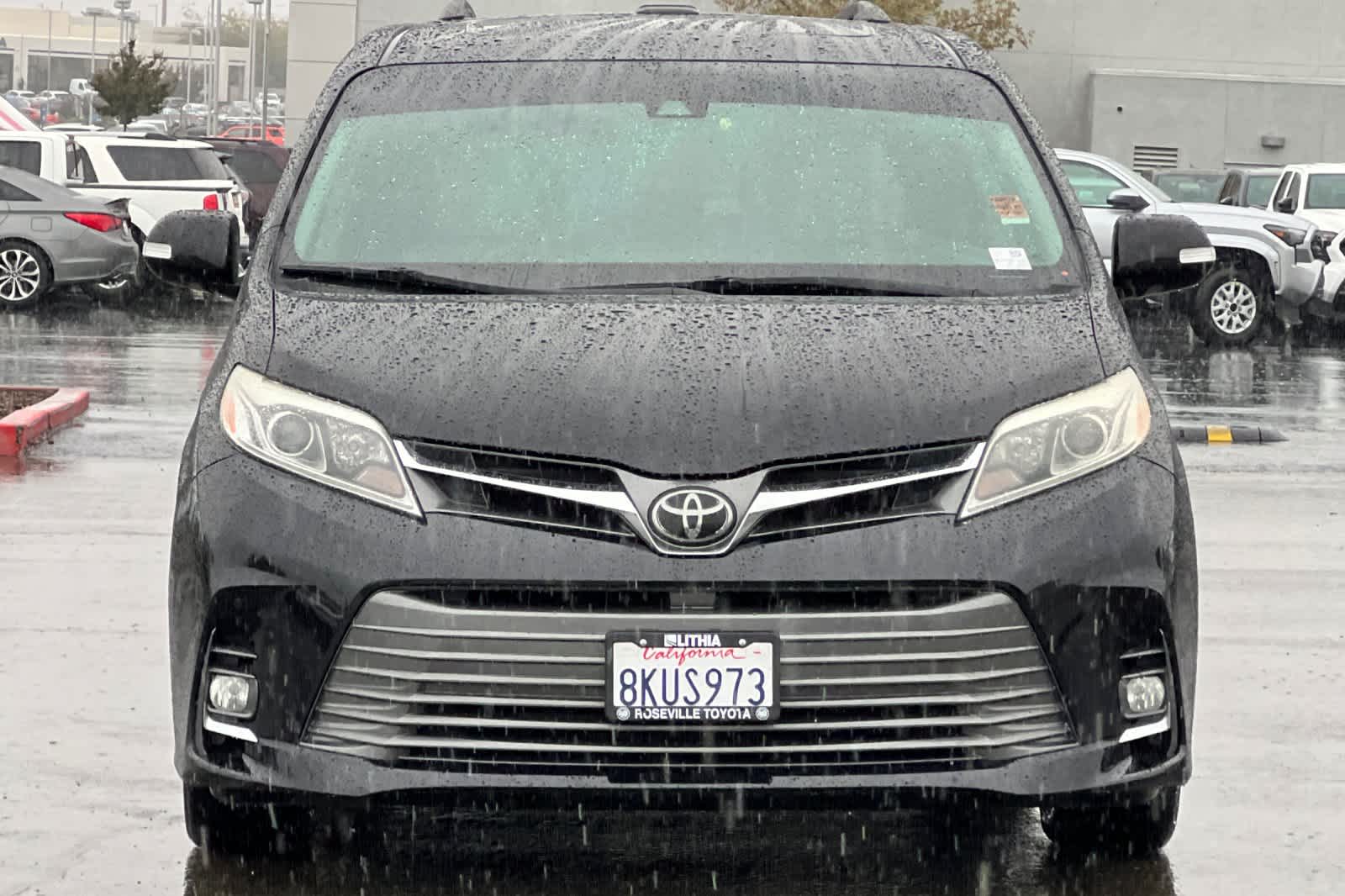 Thumbnail: 2019 Toyota Sienna - 10