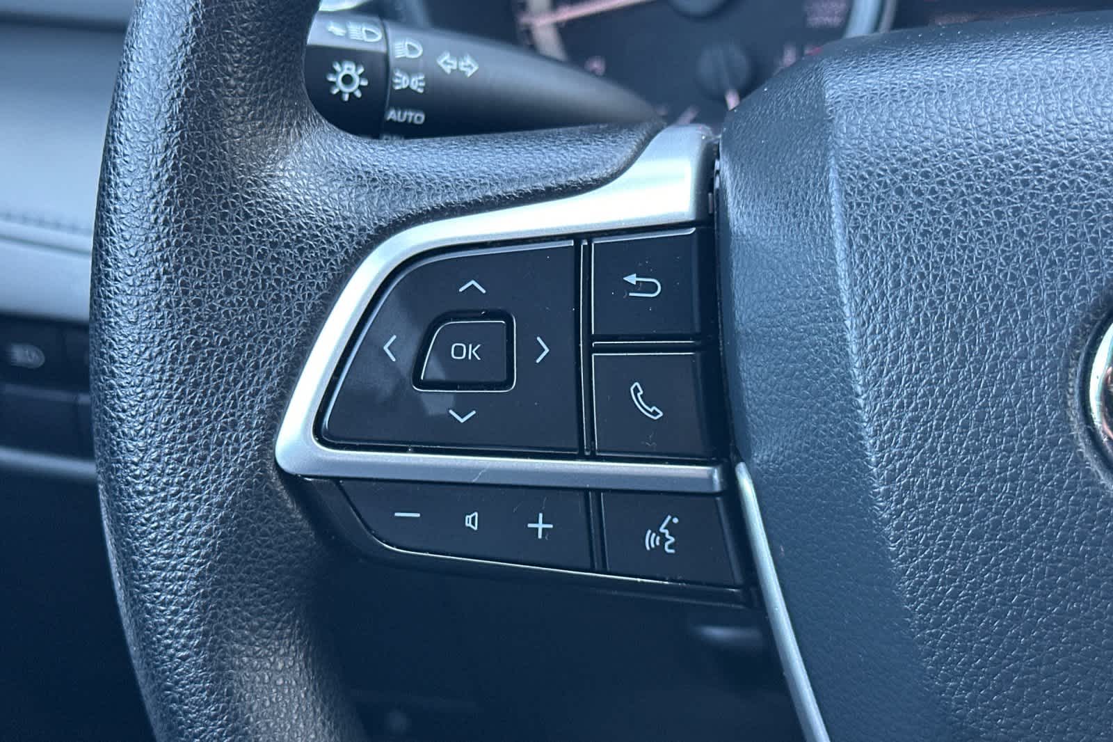 Thumbnail: 2023 Toyota Highlander - 27