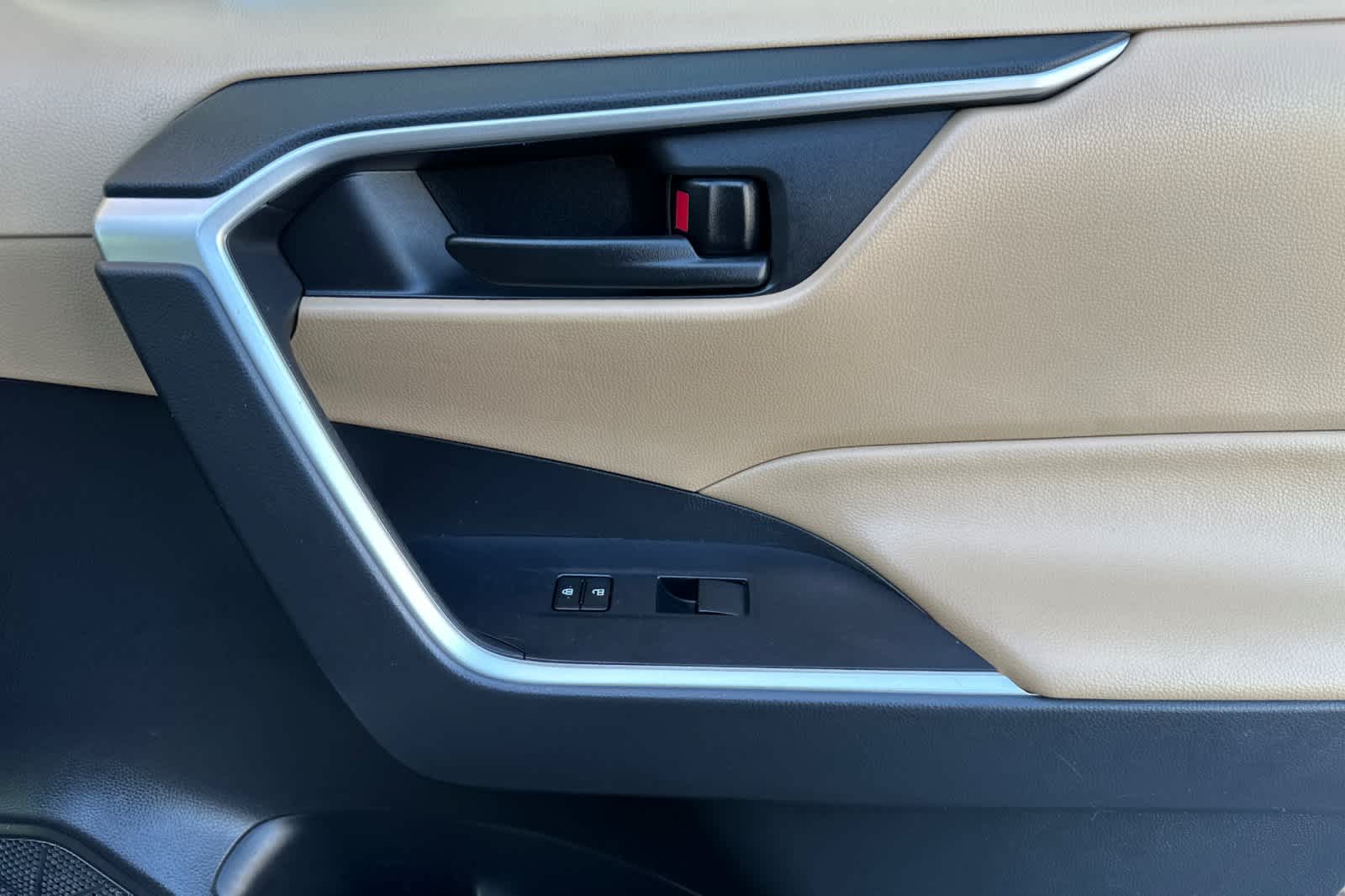 Thumbnail: 2022 Toyota RAV4 - 19