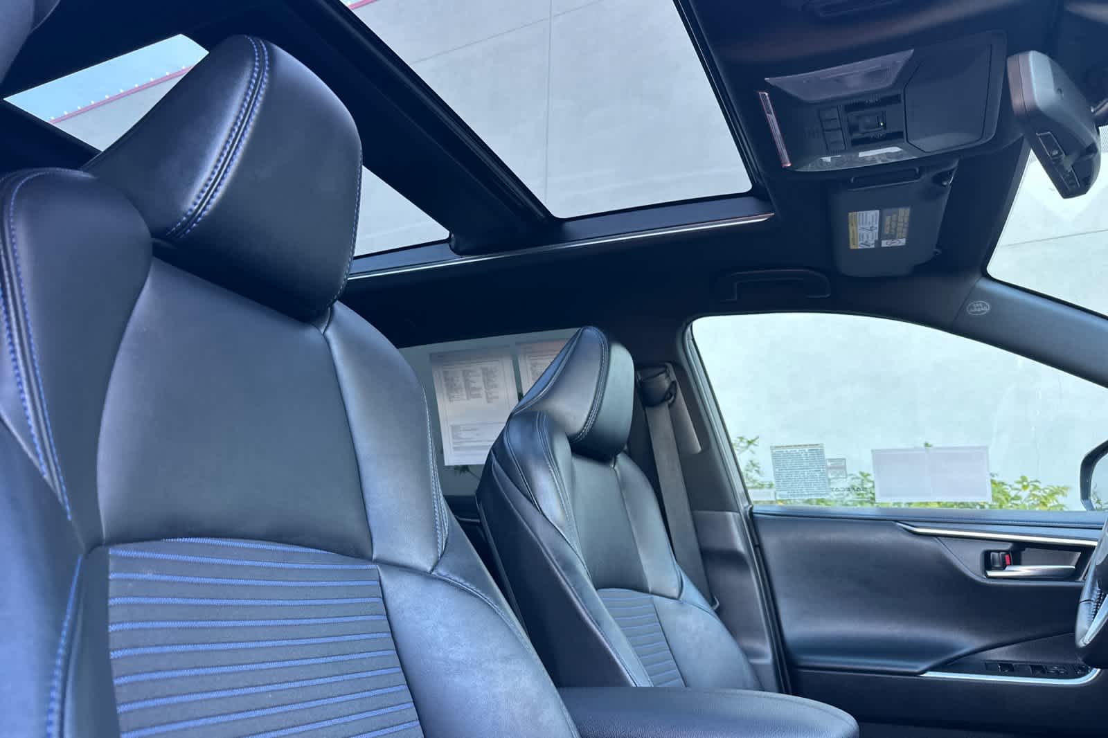 Thumbnail: 2022 Toyota RAV4 - 18