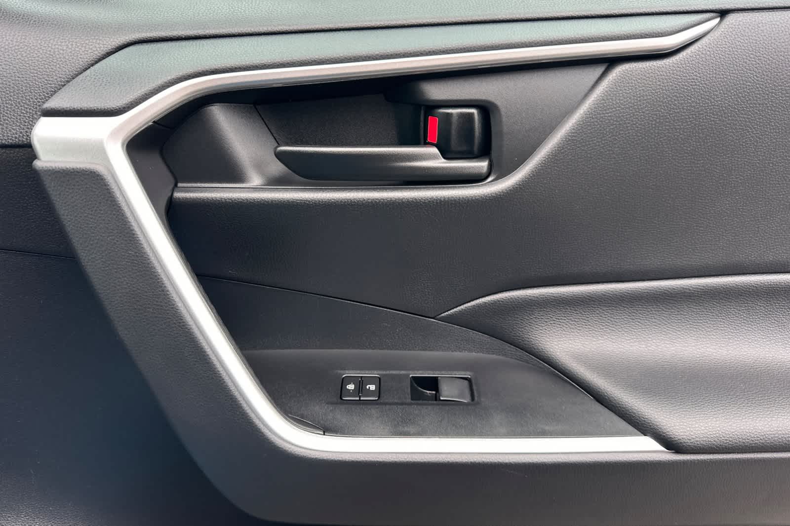 Thumbnail: 2021 Toyota RAV4 - 19