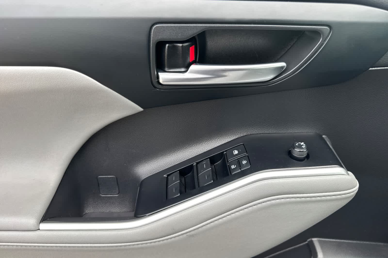 Thumbnail: 2022 Toyota Highlander - 12