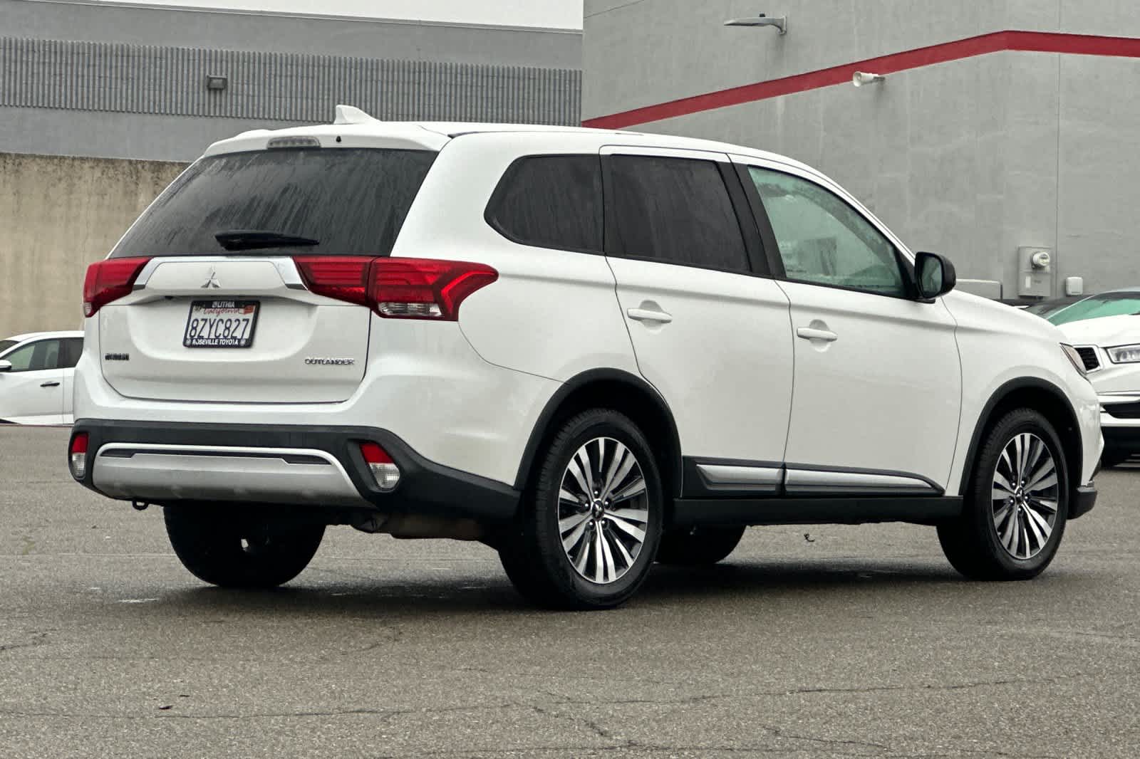 Thumbnail: 2019 Mitsubishi Outlander - 2