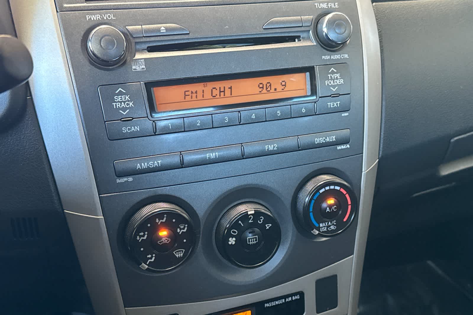 Thumbnail: 2010 Toyota Corolla - 19