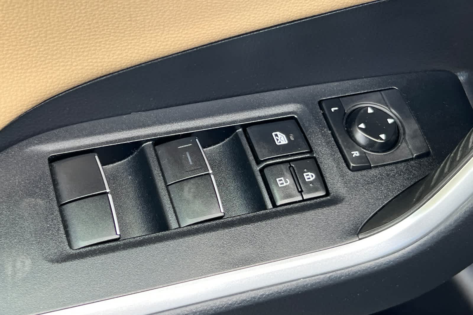 Thumbnail: 2021 Toyota RAV4 - 13