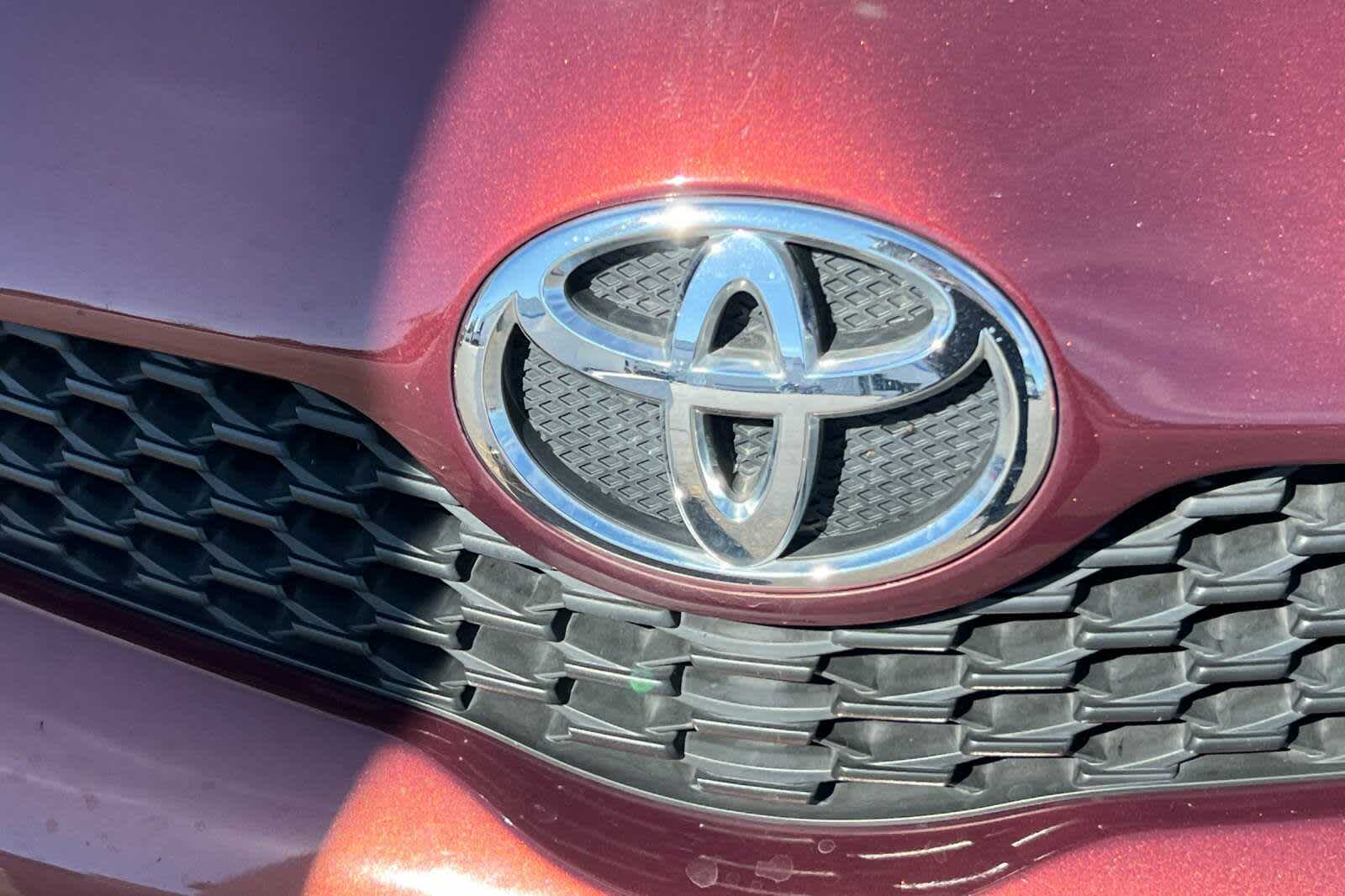Thumbnail: 2010 Toyota Yaris - 10