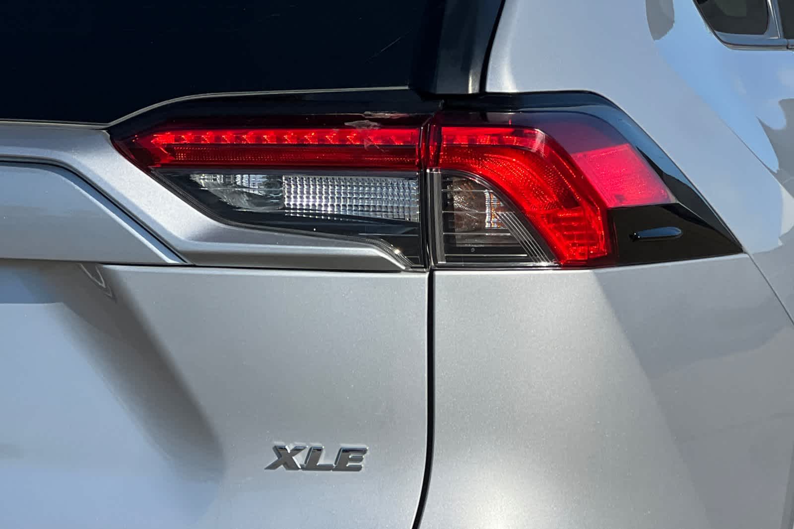 Thumbnail: 2021 Toyota RAV4 - 32