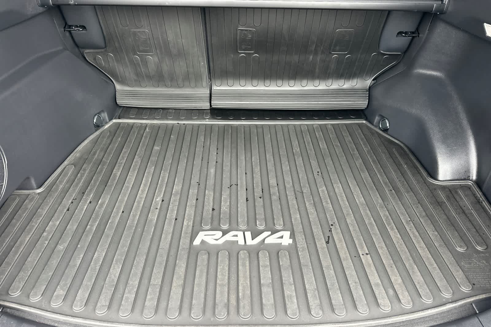 Thumbnail: 2022 Toyota RAV4 - 16