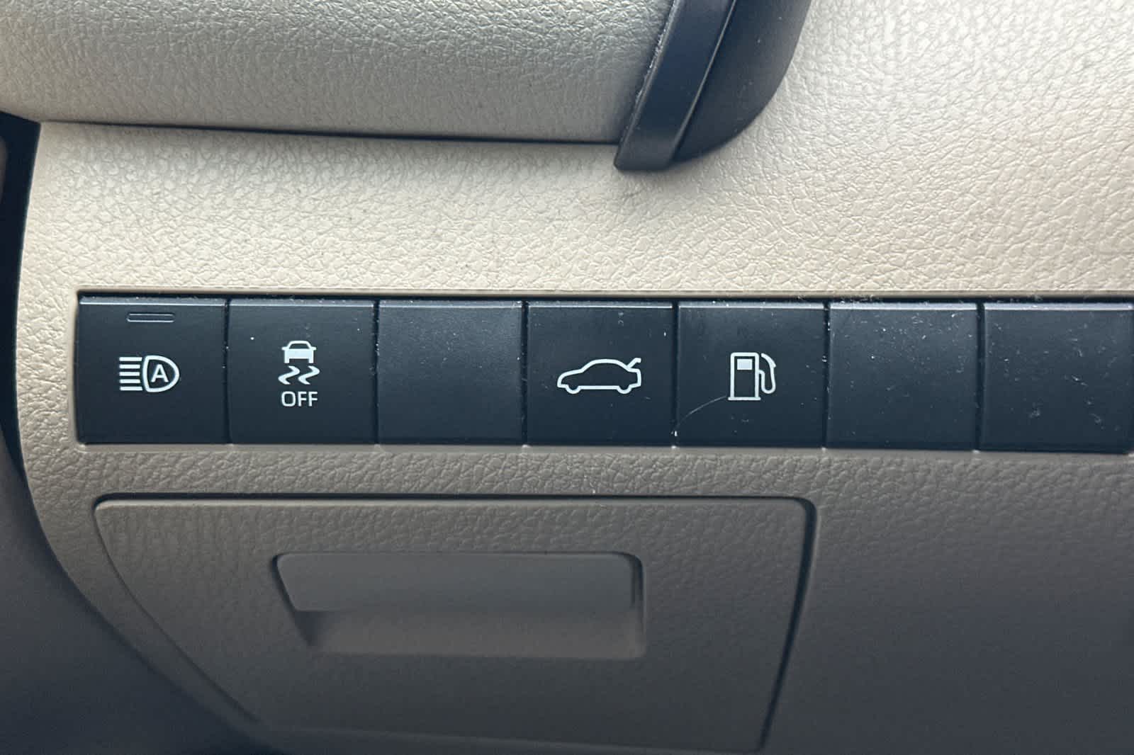 Thumbnail: 2018 Toyota Camry - 29