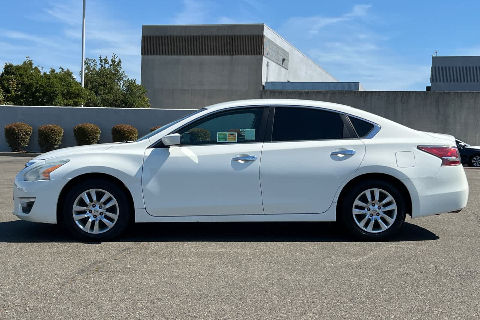 Thumbnail: 2015 Nissan Altima - 9