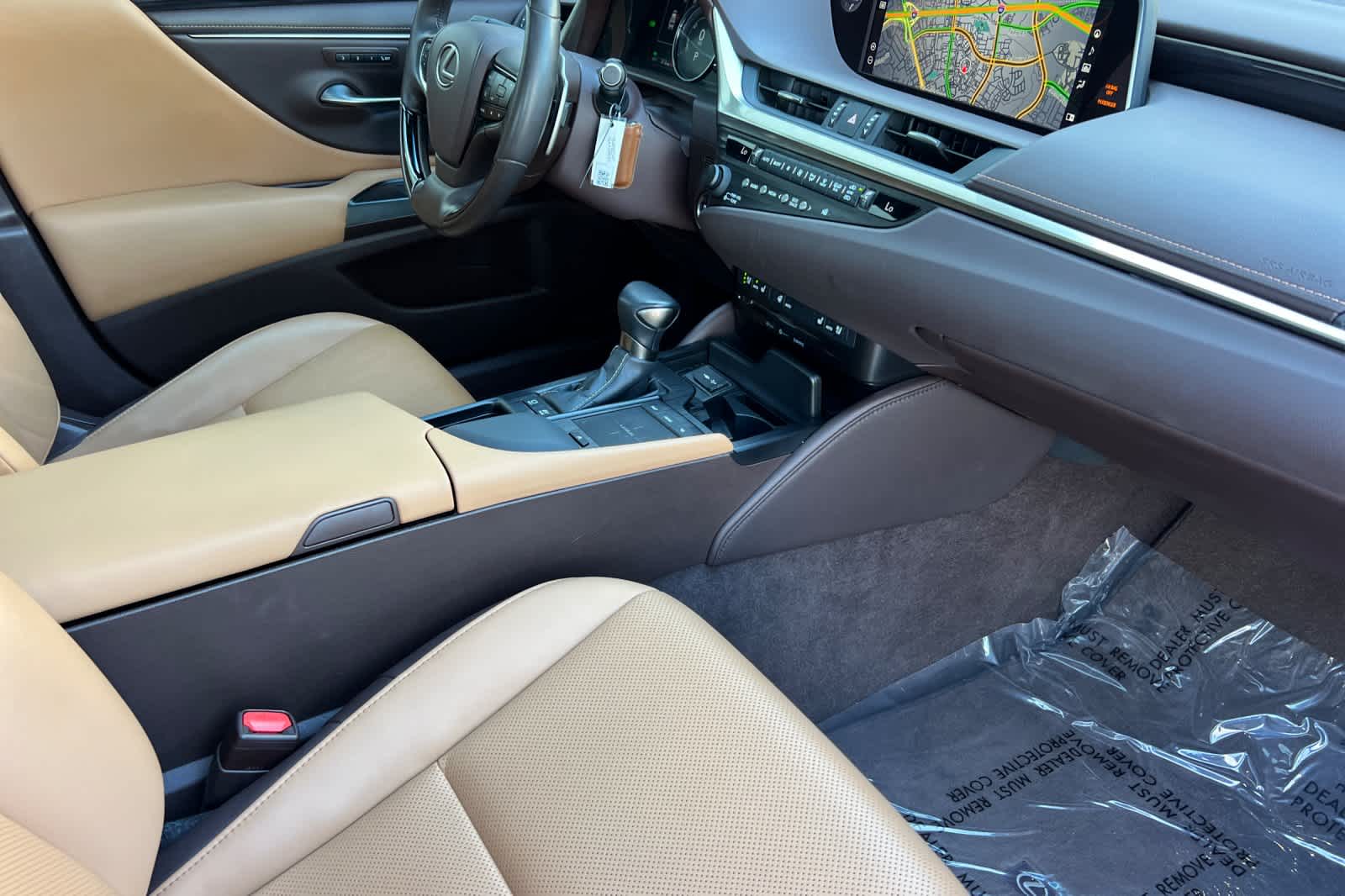 Thumbnail: 2020 Lexus ES - 16