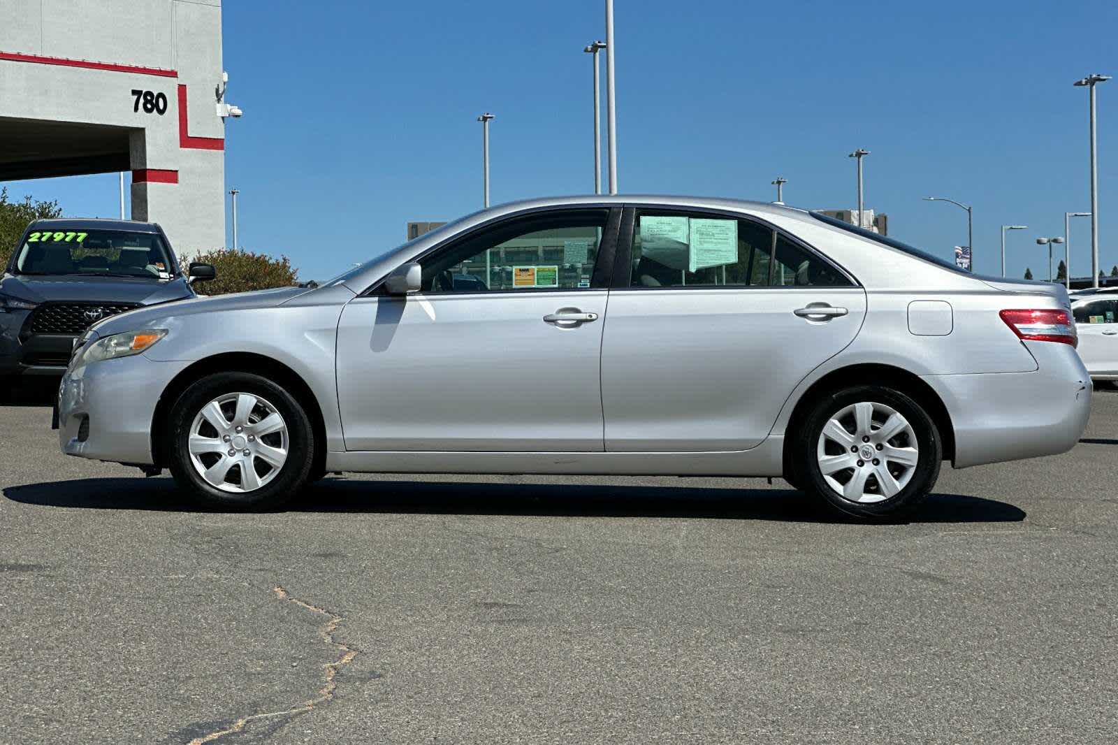 Thumbnail: 2011 Toyota Camry - 9
