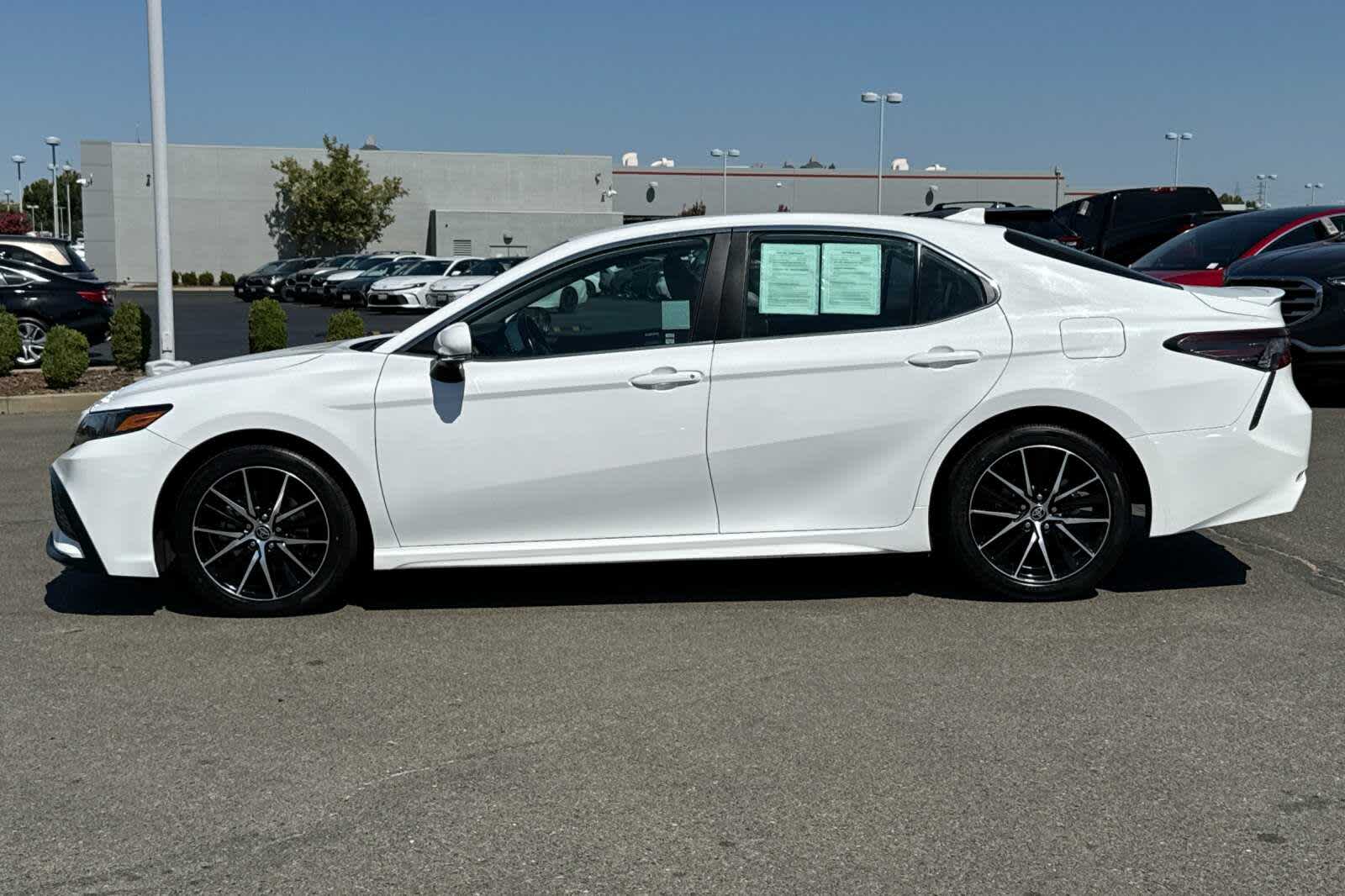 Thumbnail: 2022 Toyota Camry - 9