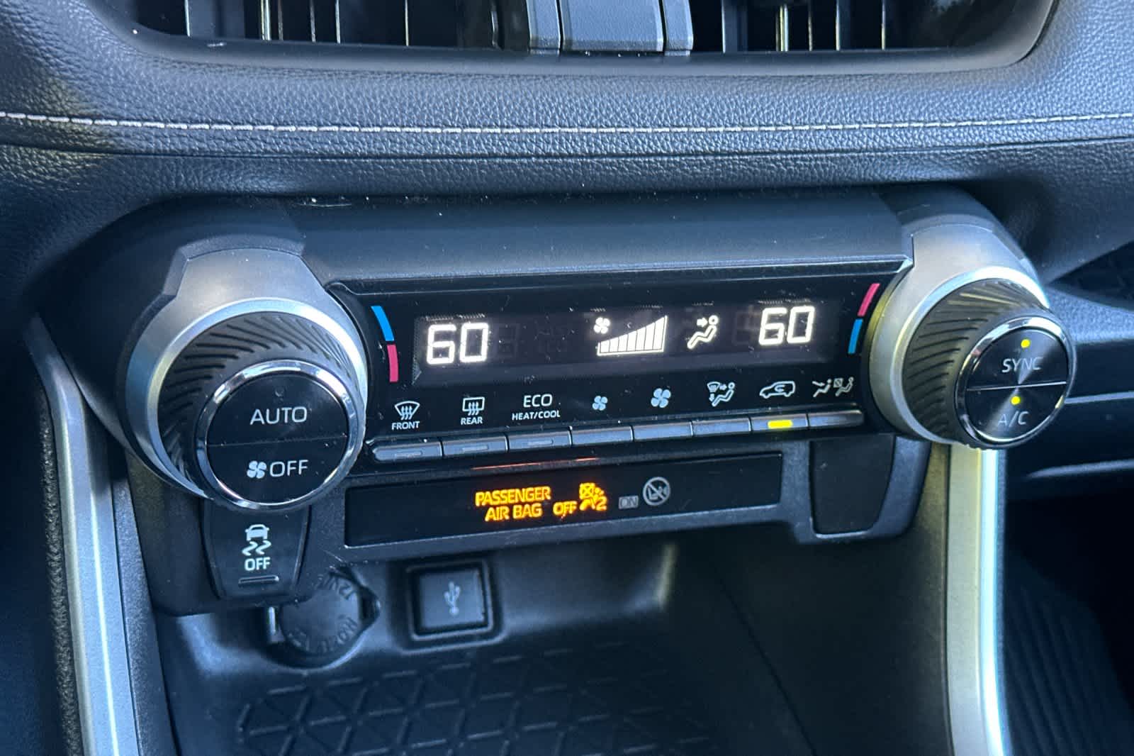 Thumbnail: 2021 Toyota RAV4 - 22