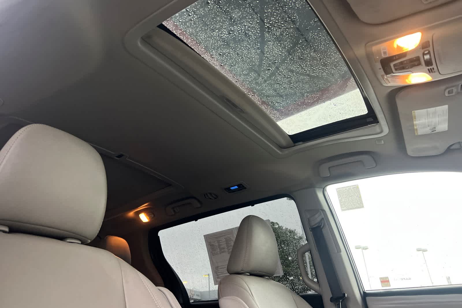 Thumbnail: 2019 Toyota Sienna - 19