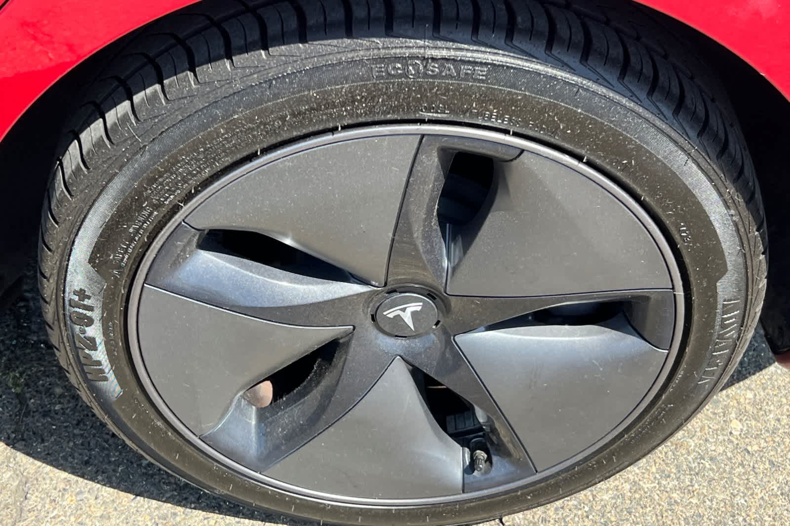 Thumbnail: 2018 Tesla Model 3 - 21