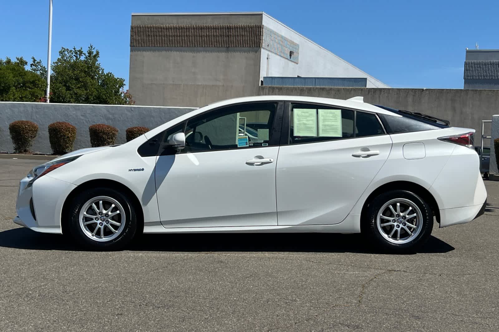 Thumbnail: 2017 Toyota Prius - 9