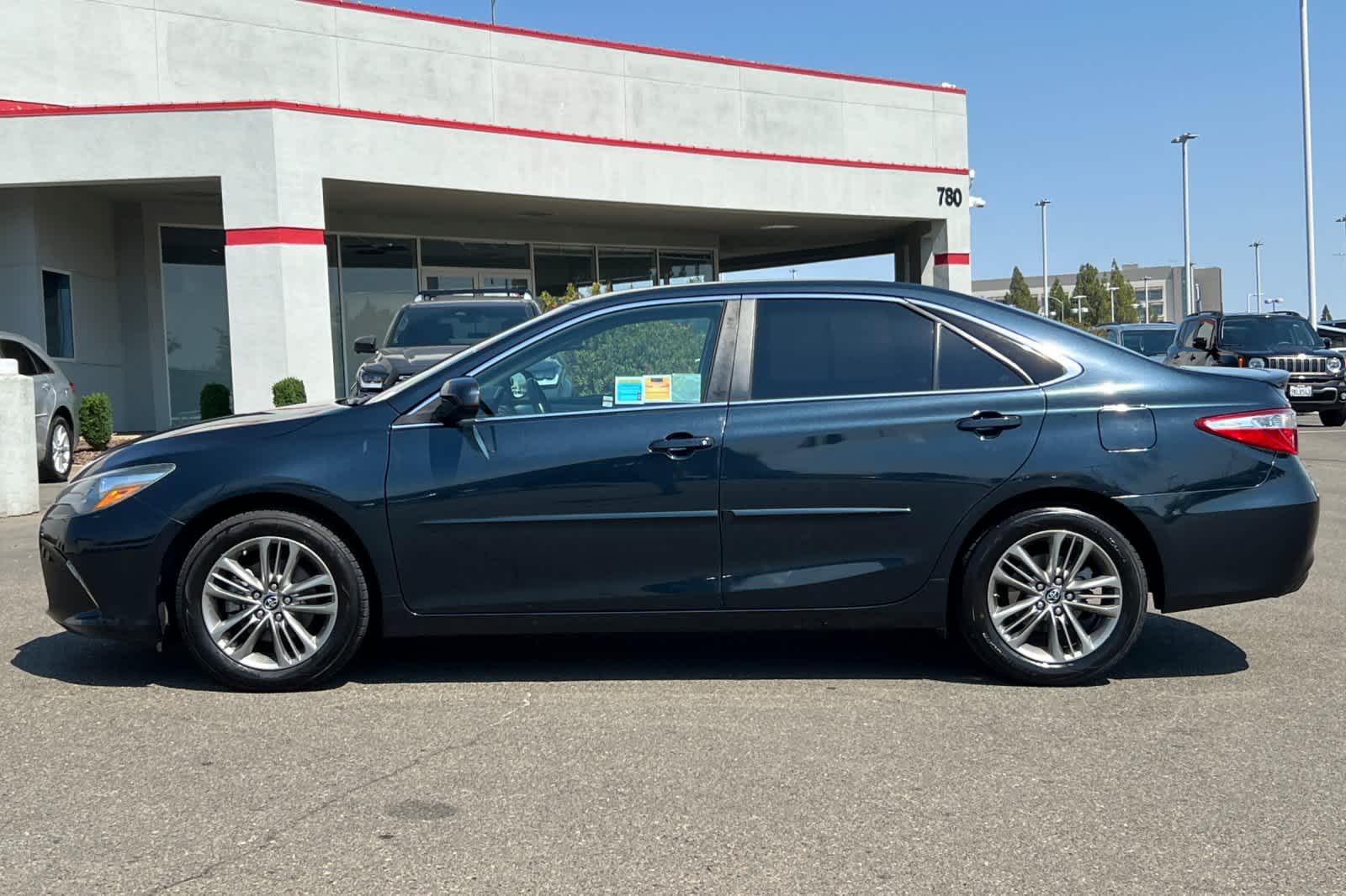Thumbnail: 2017 Toyota Camry - 9