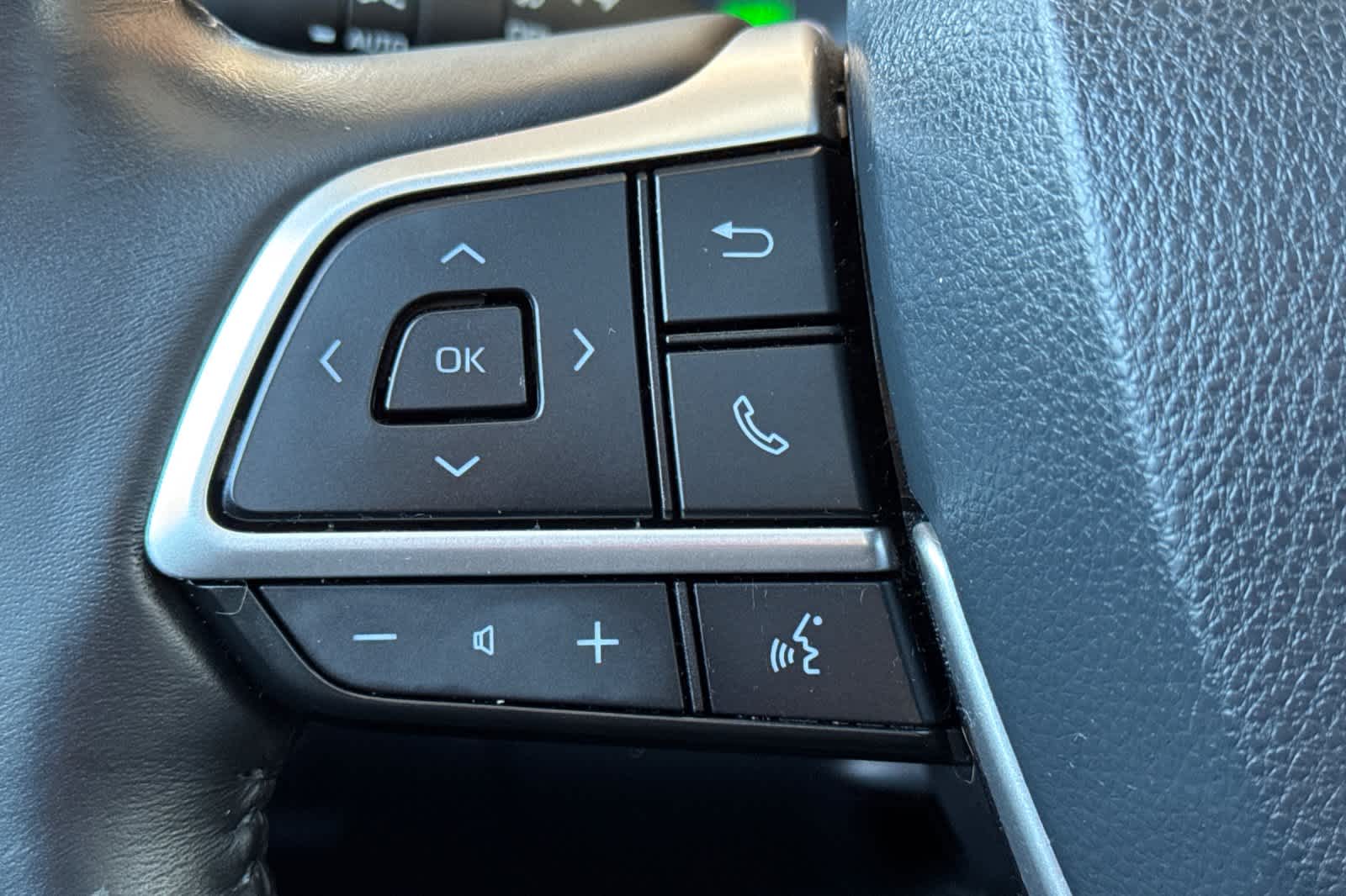 Thumbnail: 2022 Toyota Highlander - 27