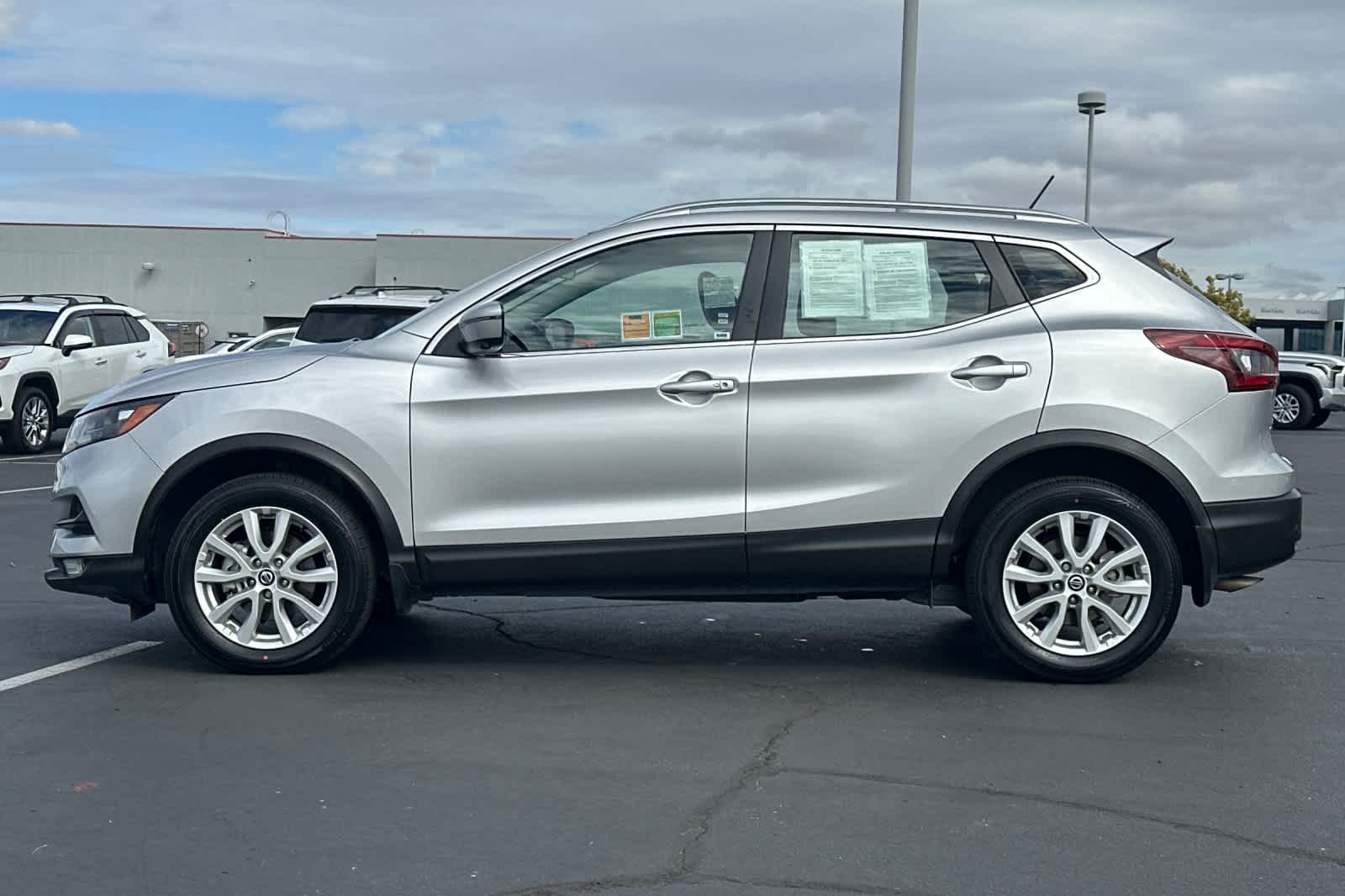 Thumbnail: 2022 Nissan Rogue Sport - 9