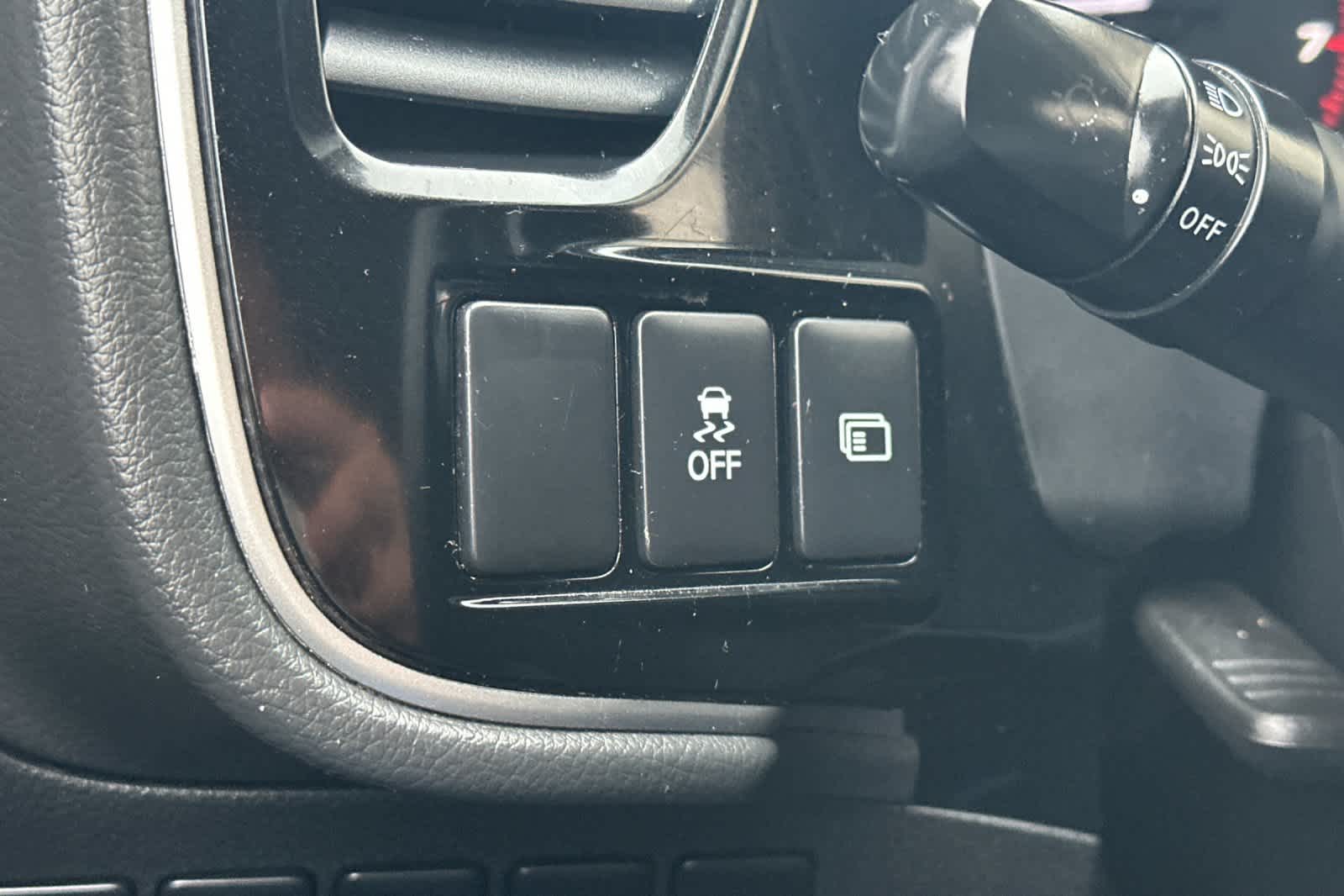 Thumbnail: 2019 Mitsubishi Outlander - 30