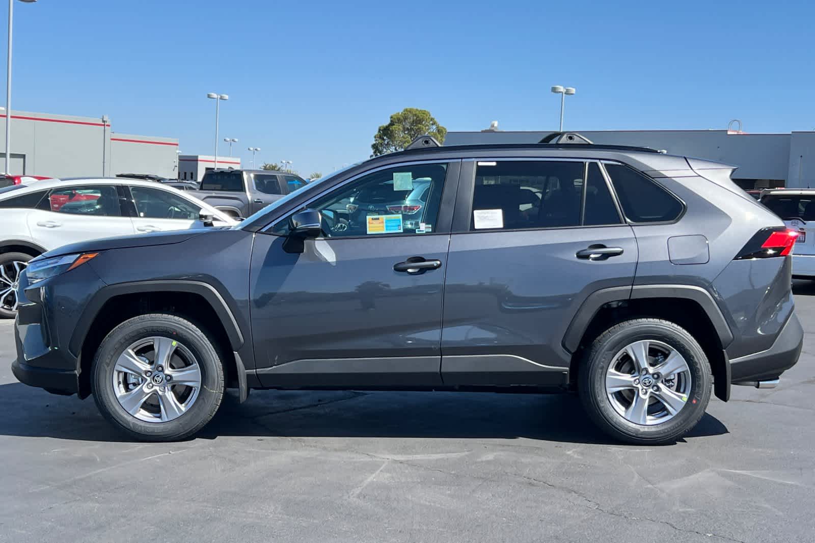 2025 Toyota RAV4 XLE 5