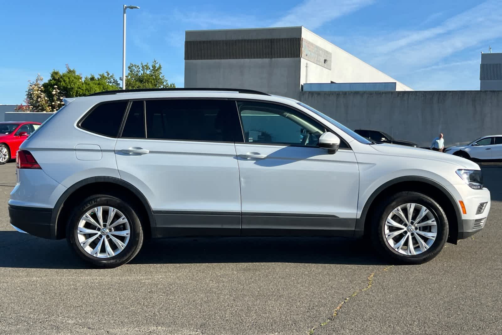 Thumbnail: 2018 Volkswagen Tiguan - 6