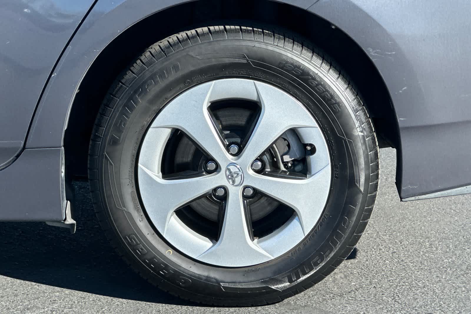 Thumbnail: 2014 Toyota Prius - 30