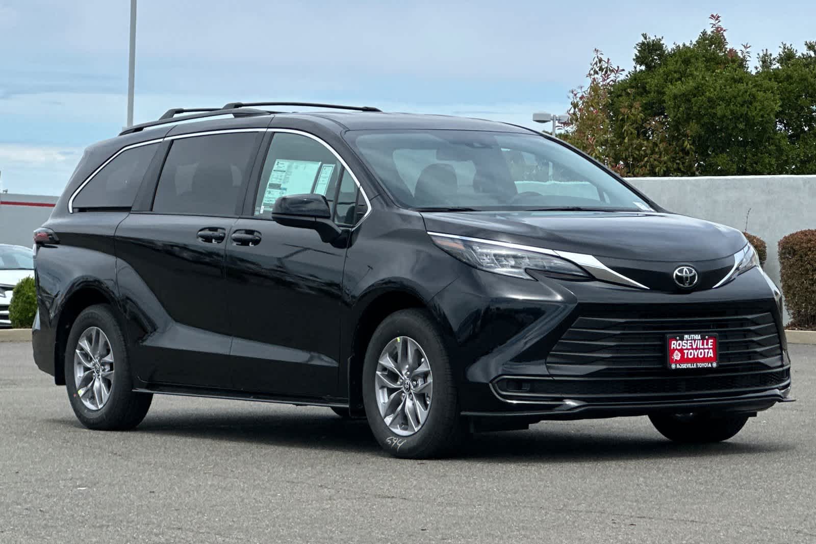 Thumbnail: 2026 Toyota Sienna - 9