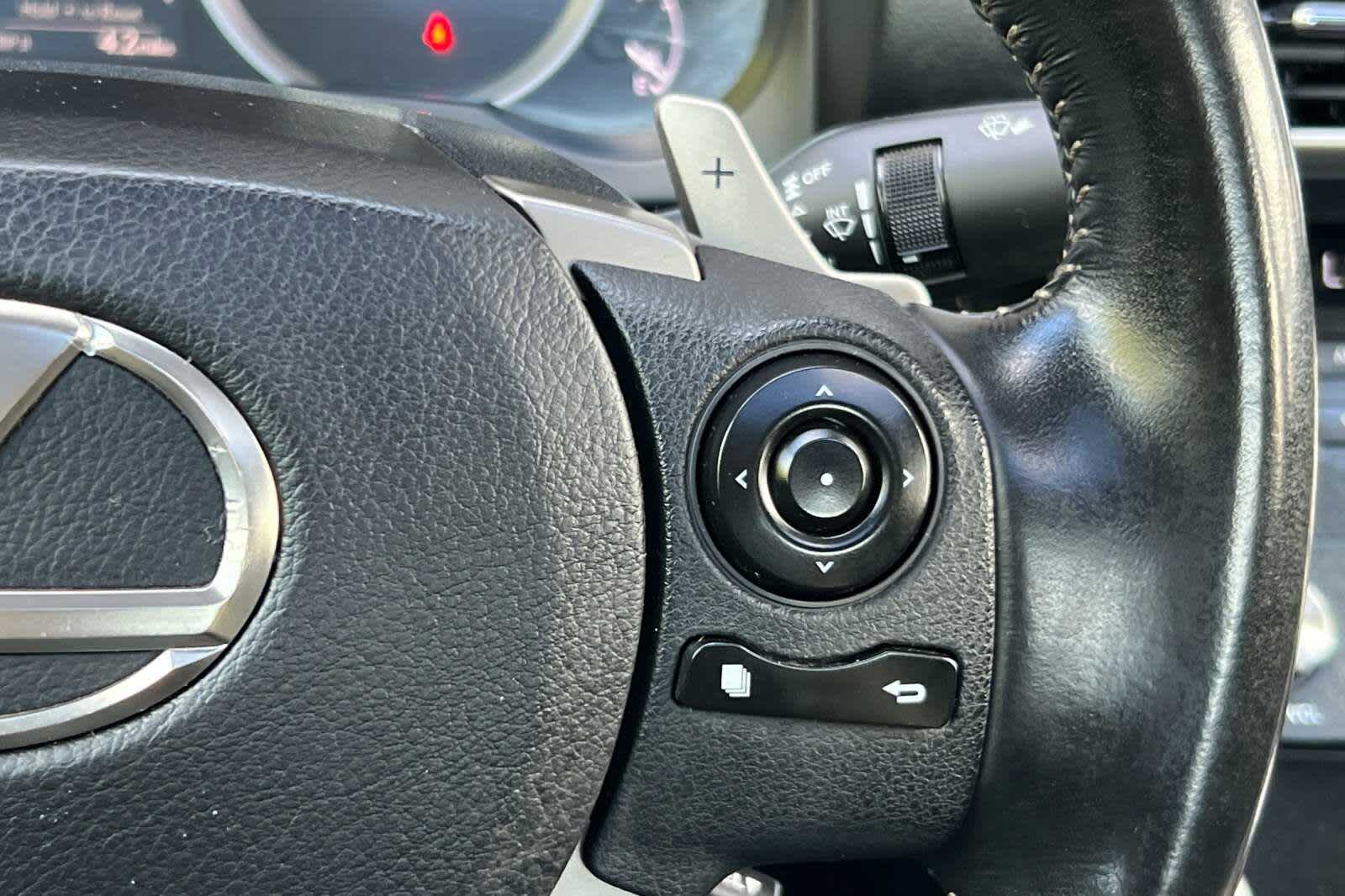 Thumbnail: 2015 Lexus IS - 26
