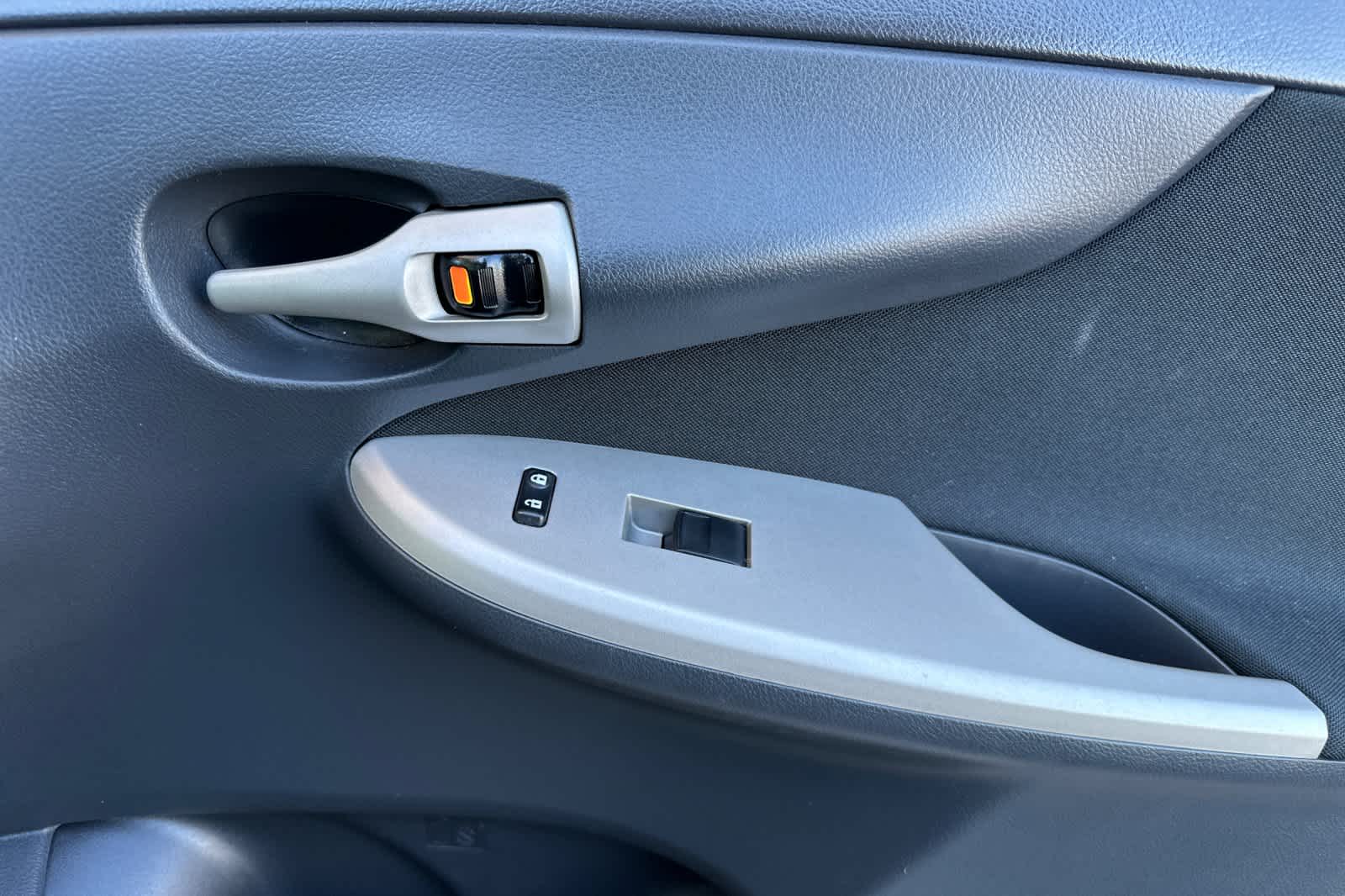 Thumbnail: 2011 Toyota Corolla - 18