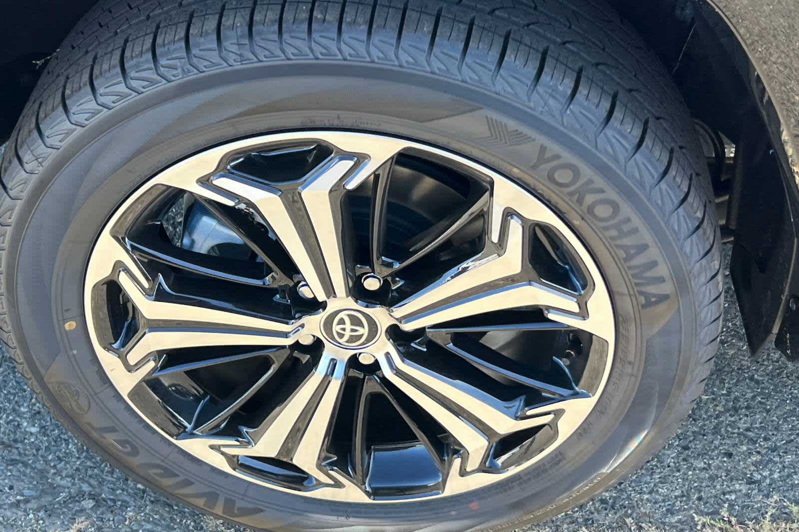 2025 Toyota RAV4 XSE 12