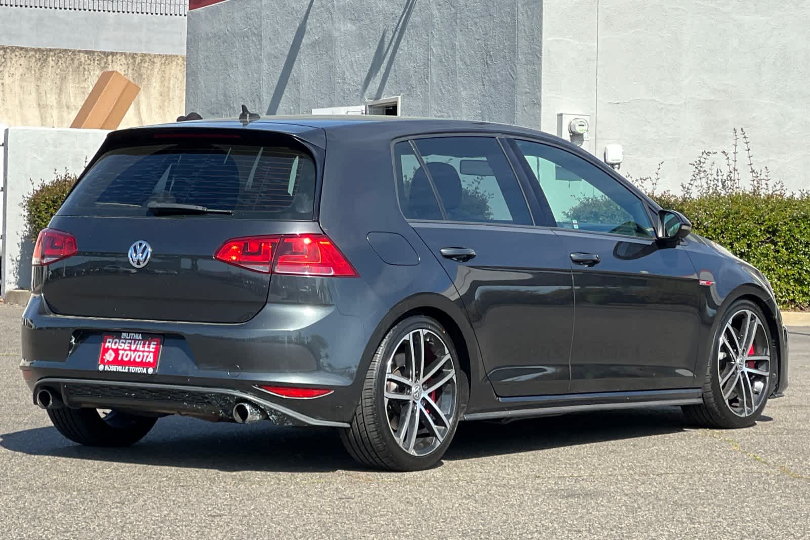 Thumbnail: 2017 Volkswagen Golf - 2