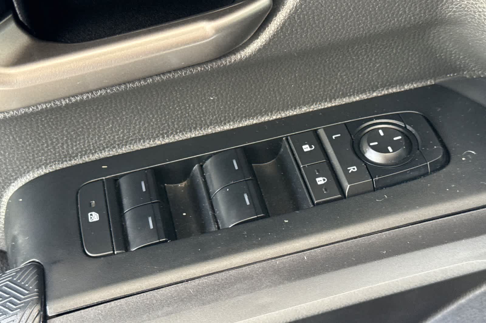 Thumbnail: 2024 Toyota Tacoma - 13