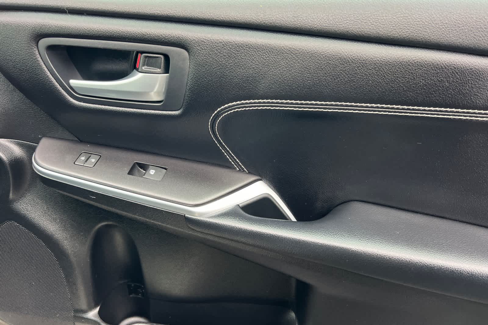 Thumbnail: 2016 Toyota Camry - 18