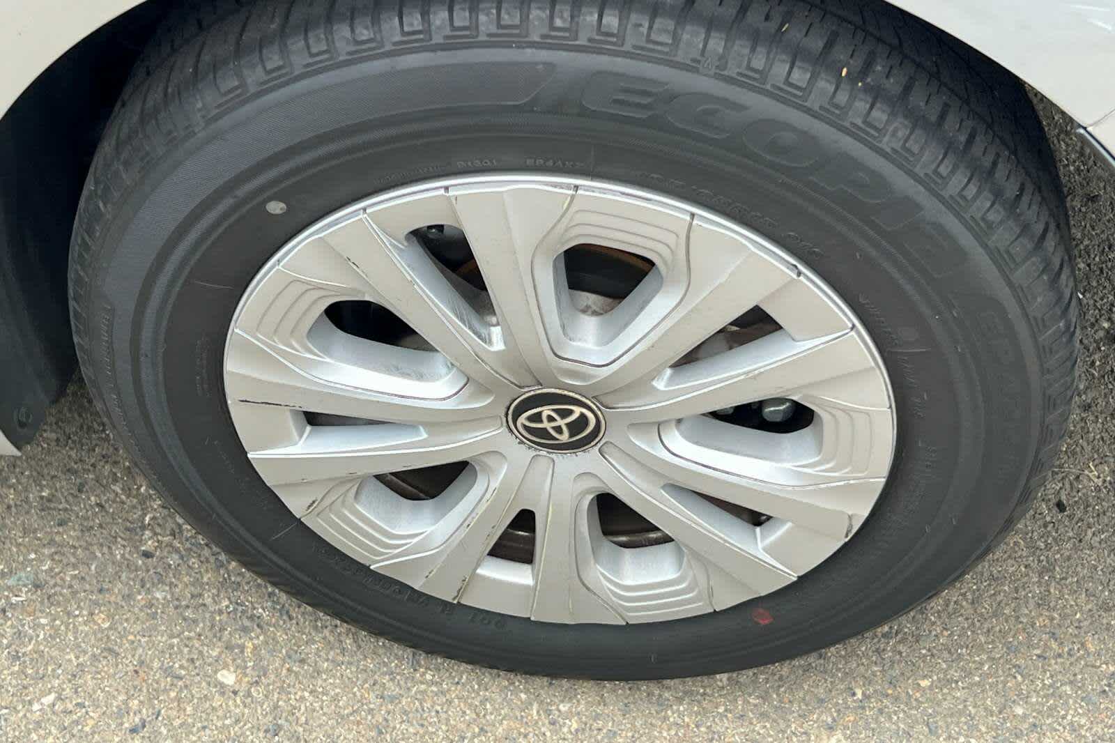Thumbnail: 2020 Toyota Prius - 17