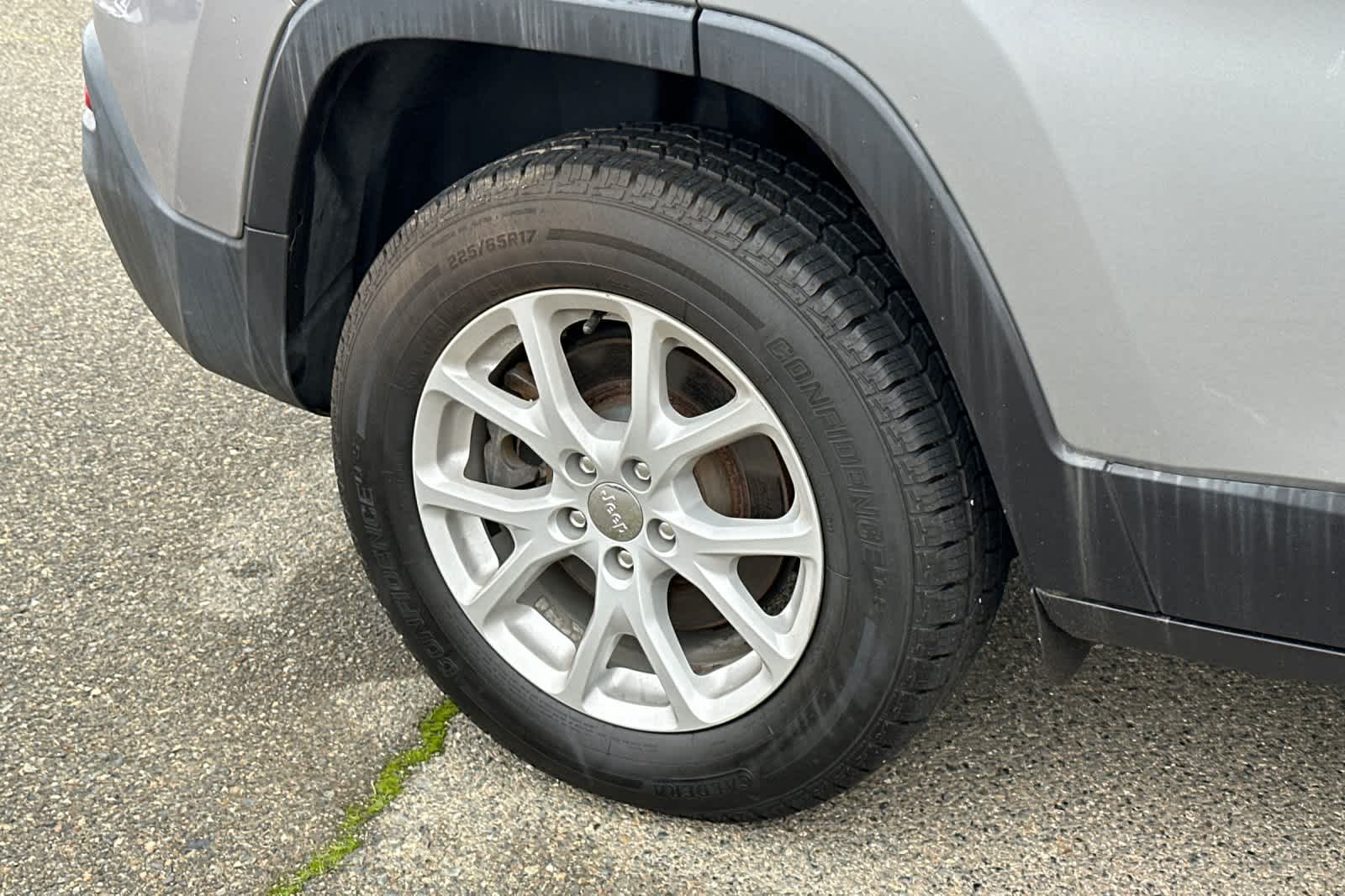 Thumbnail: 2017 Jeep Cherokee - 14