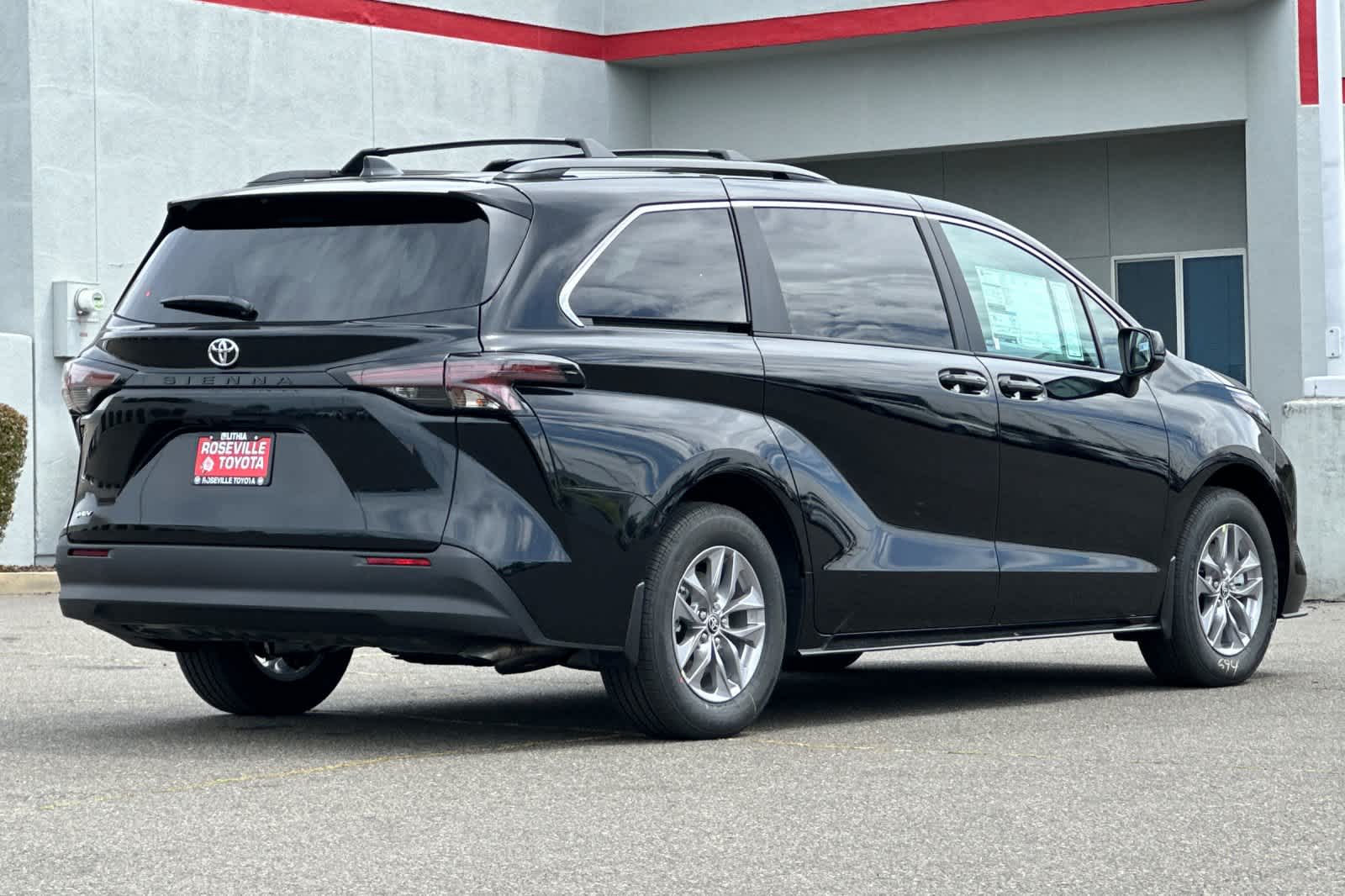 Thumbnail: 2026 Toyota Sienna - 2