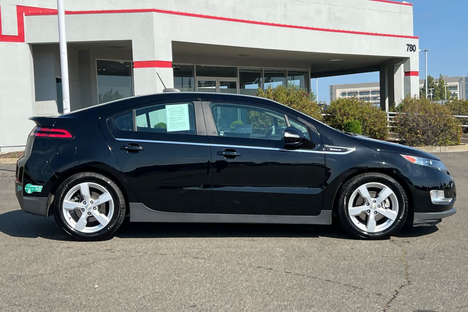 Thumbnail: 2015 Chevrolet Volt - 6