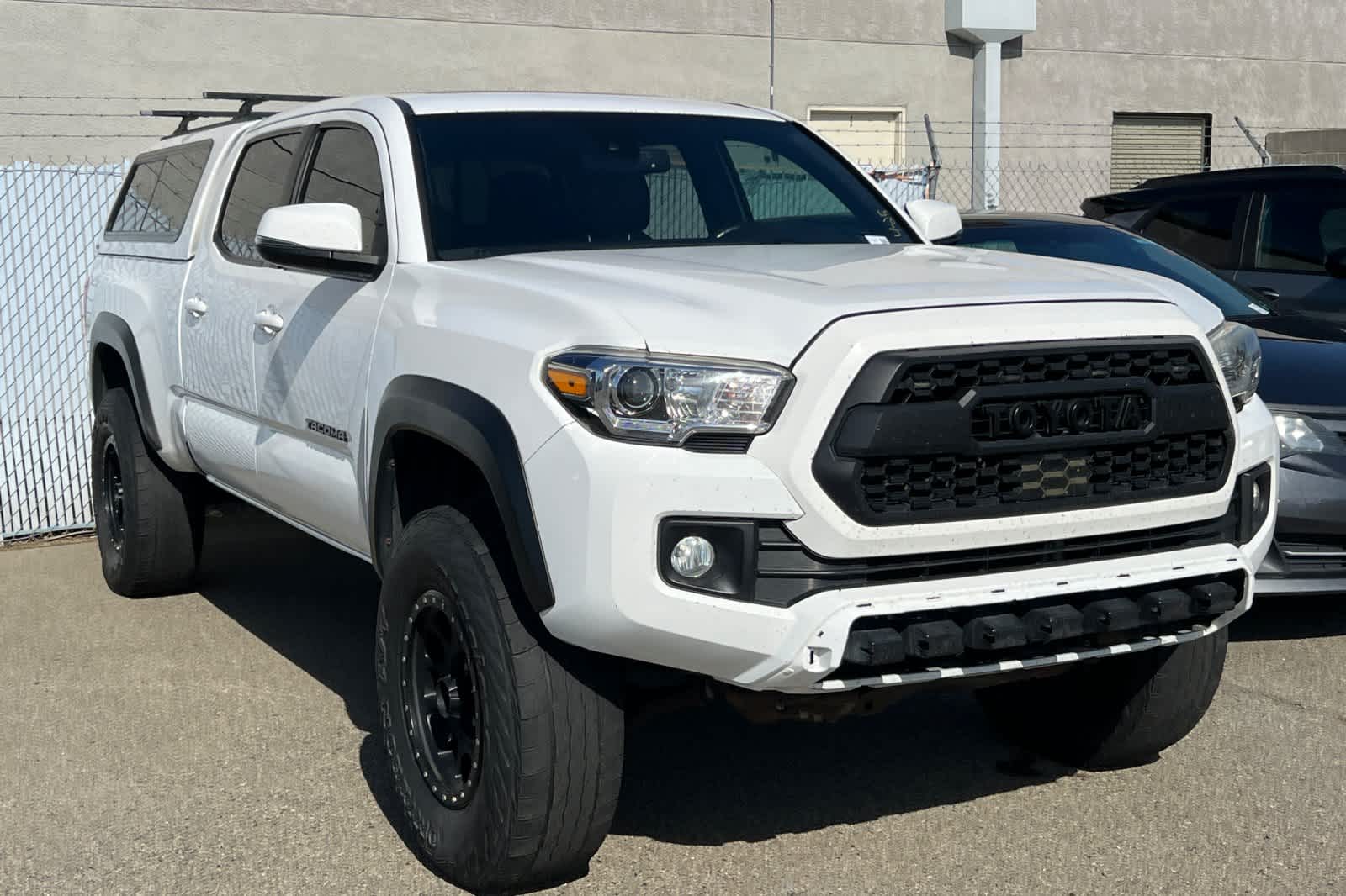 Thumbnail: 2019 Toyota Tacoma - 3