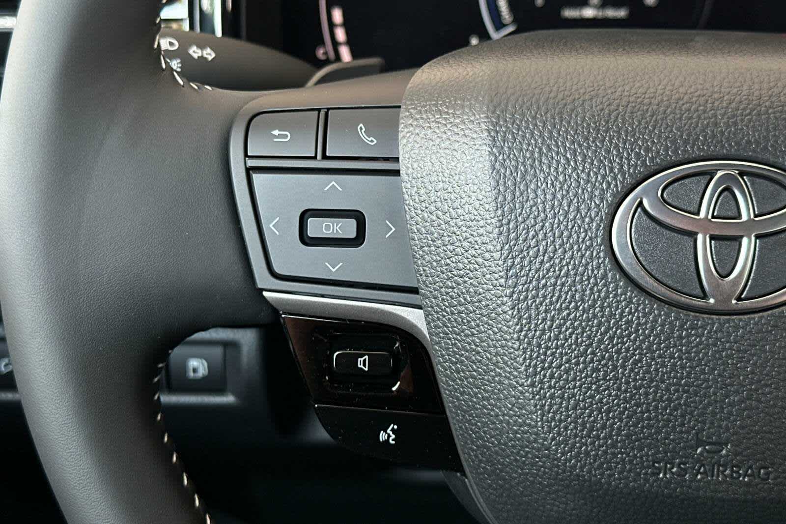 2025 Toyota Camry SE 25